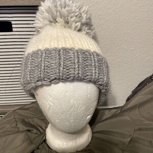 Gelso Bianco Made Italy Acrylic Wool Alpaca Blend Thick Yarn Knit Winter Pom Hat